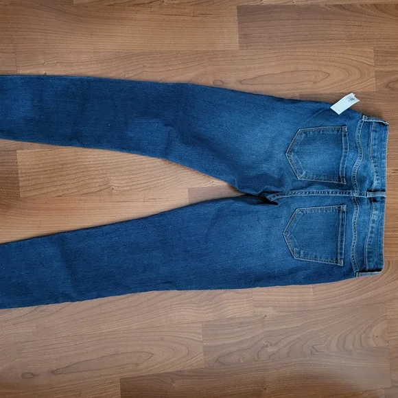 Old Navy Super Skinny Mid-Rise Ankle Jeans - Picture 4 of 4